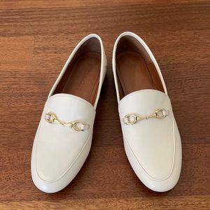 Cream Coach loafer with gold buckle. EUC 6.5-7M